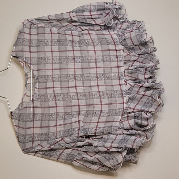 has no name tag on it Tops - Crop top (final price)